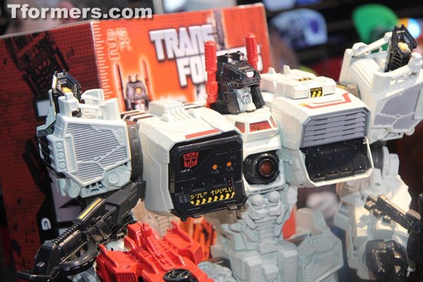 Toy Fair 2013 MetroPlex Transformers Masterpiece Titan Class Action Figure Image  (6 of 18)